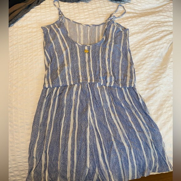 Cover ups and bathing suits - Picture 2 of 10